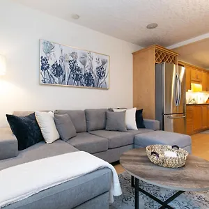  Holiday home The Royal Bay Getaway Canada
